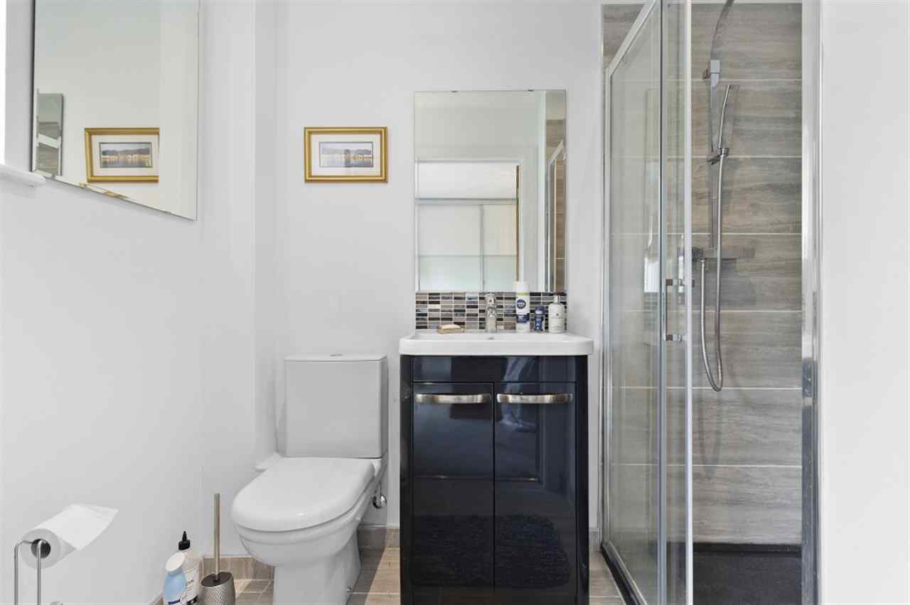 resized-2349823-Ensuite Shower.jpg